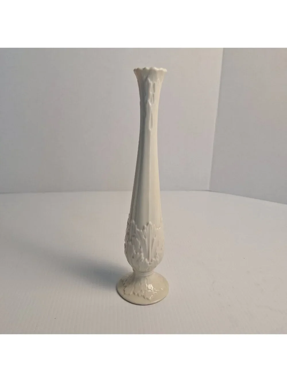 LENOX IVORY PORCELAIN FLORENTINE COLLECTION VINTAGE EMBOSSED BUD VASE 10.5